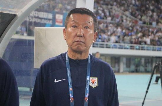 女生脱了裤子让男生桶