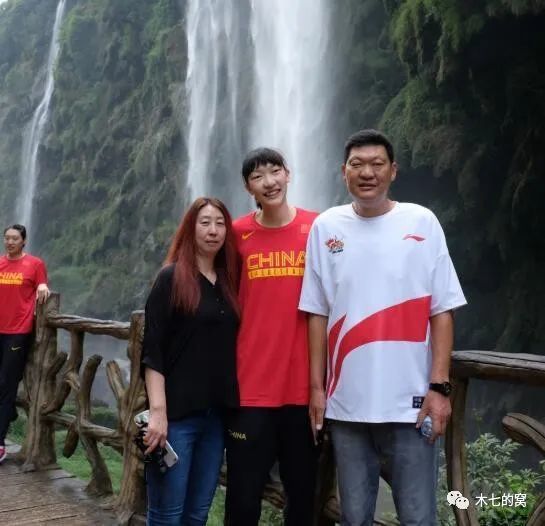 两个男女之间毫无顾忌的政事